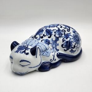 Blue & White Porecelain Sleeping Cat